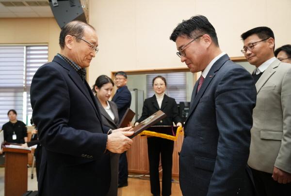 1994182814_MchDLbRO_daa586db56c8b1bbb77b