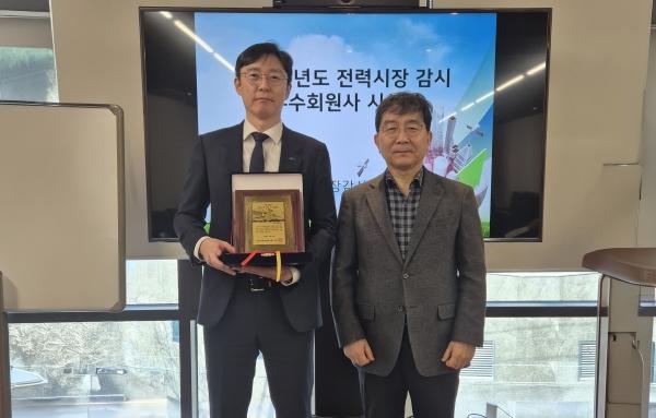 1994182814_rUAufiZo_65215ed1249bce8e02a5