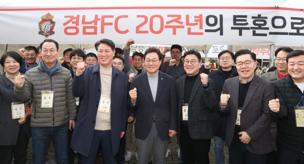 1994182814_tOAKpYhQ_4baf8a8aed8689486332