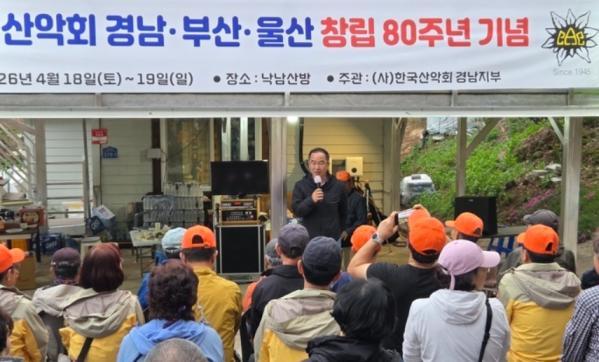 2106044223_qPba5ygU_60377756415ce56ff0d0